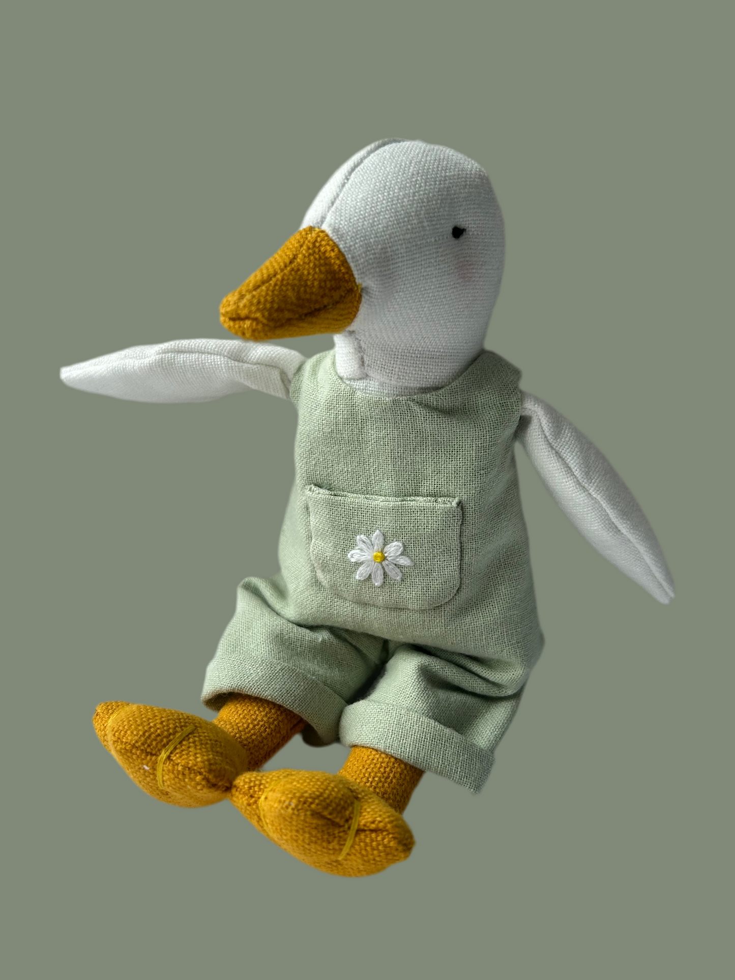 Patita Menta con jumpsuit y gorrito de sol reversible