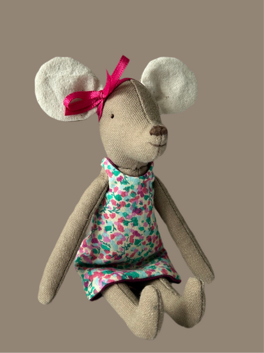 Ratoncita Nina con vestido y lacito